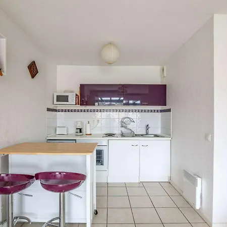 Calme Et Proche Avec Parking A - Fr-1-2-327 Apartment