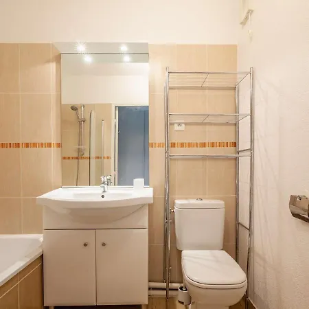 Calme Et Proche Avec Parking A - Fr-1-2-327 Apartment
